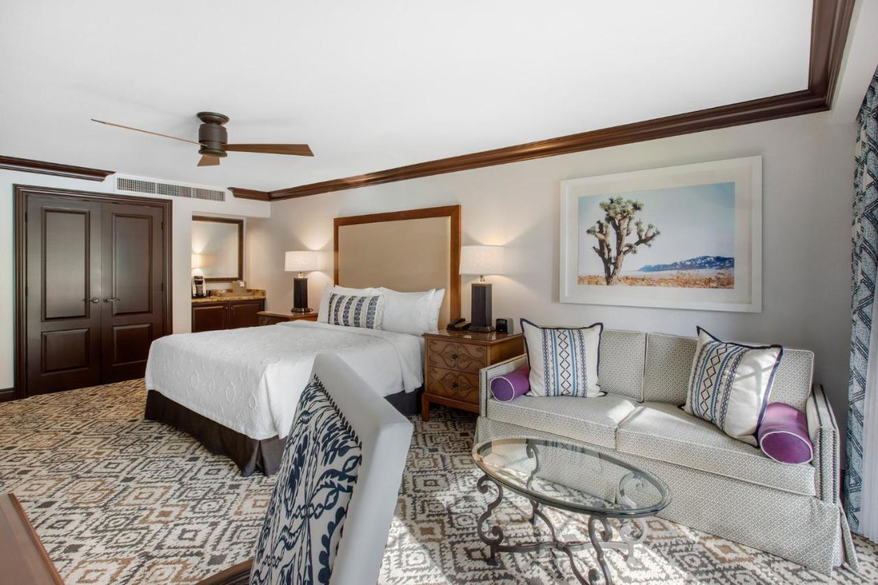 Poolside Room 1 King Bed